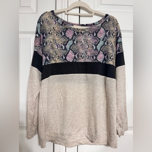 Snake Print Colorblock Long Sleeve Pullover – Soft Stretch Casual Top – NWOT (L) - Picture 2 of 7